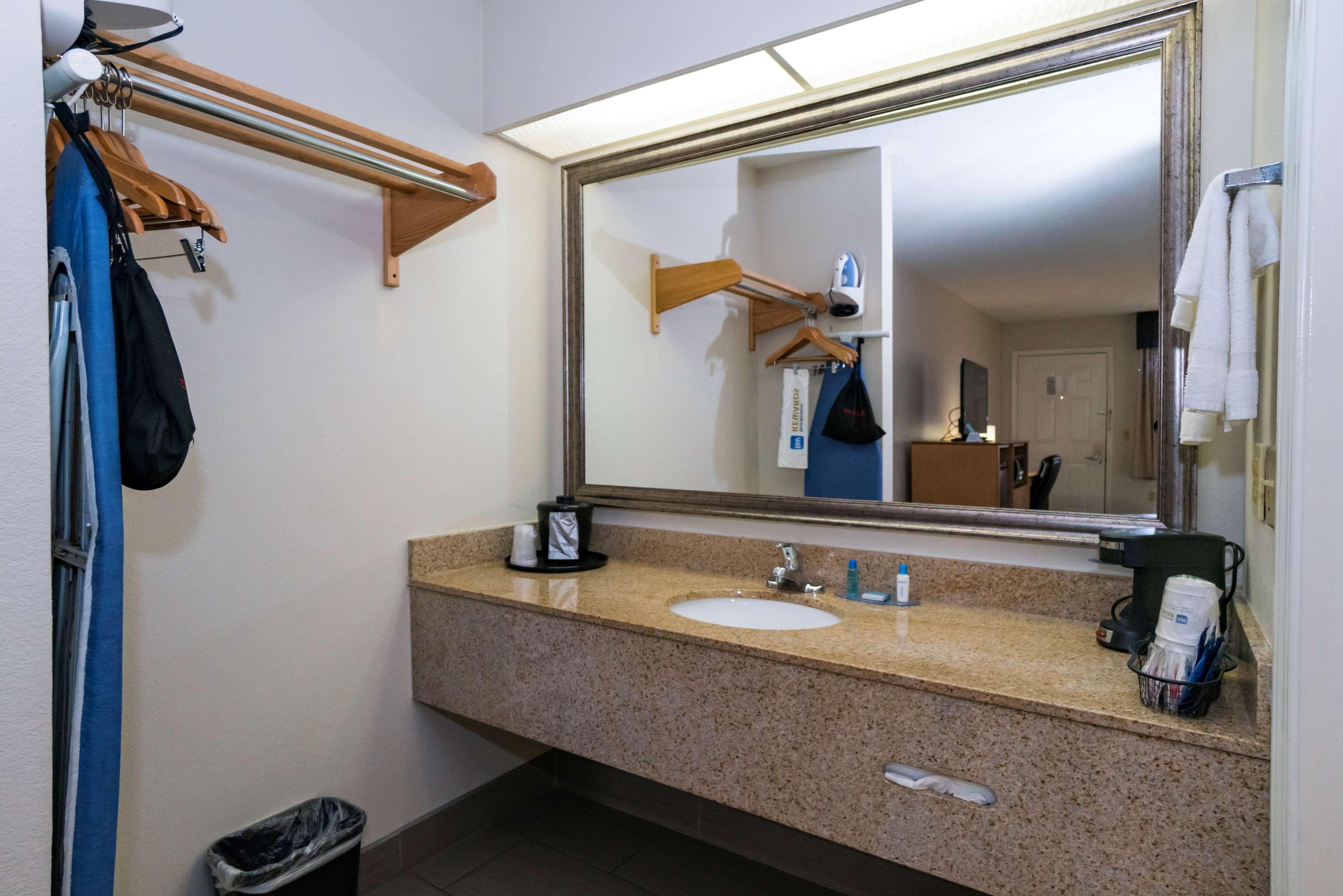 Best Western Airport Inn Pearl Dış mekan fotoğraf